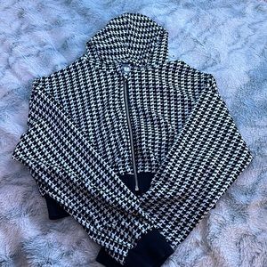 Cropped jacket, black & white pattern size 11/12 Y, but fits bigger